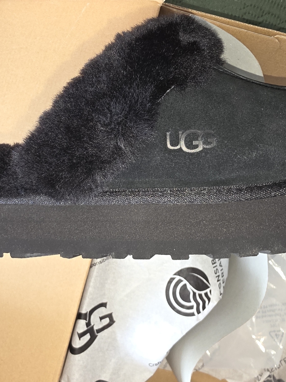 UGG Black Disquette